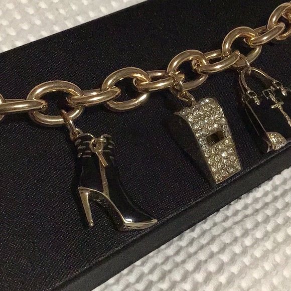 Guess NWT - Picture 2 of 3